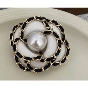 Camelia Flower Faux Pearl white and black chain gold Brooch* Beautiful Pin